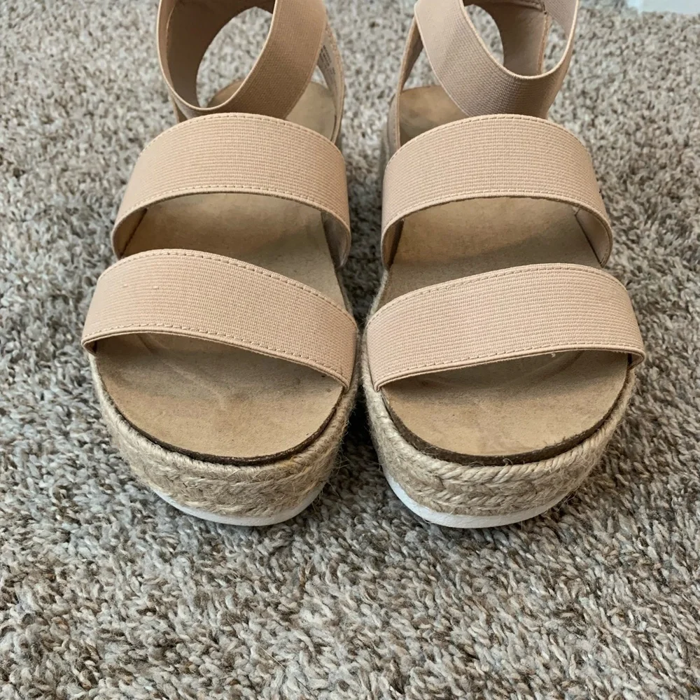 Cushionaire Mandy beige‎ tan nude flatforms espadrilles size 9 sandals boho